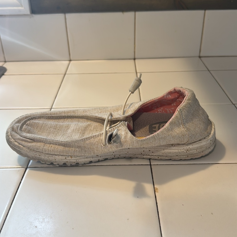 Hey Dude Women's Wendy Chambray White nut Color Slip on Shoes Size 8 - Picture 10 of 11